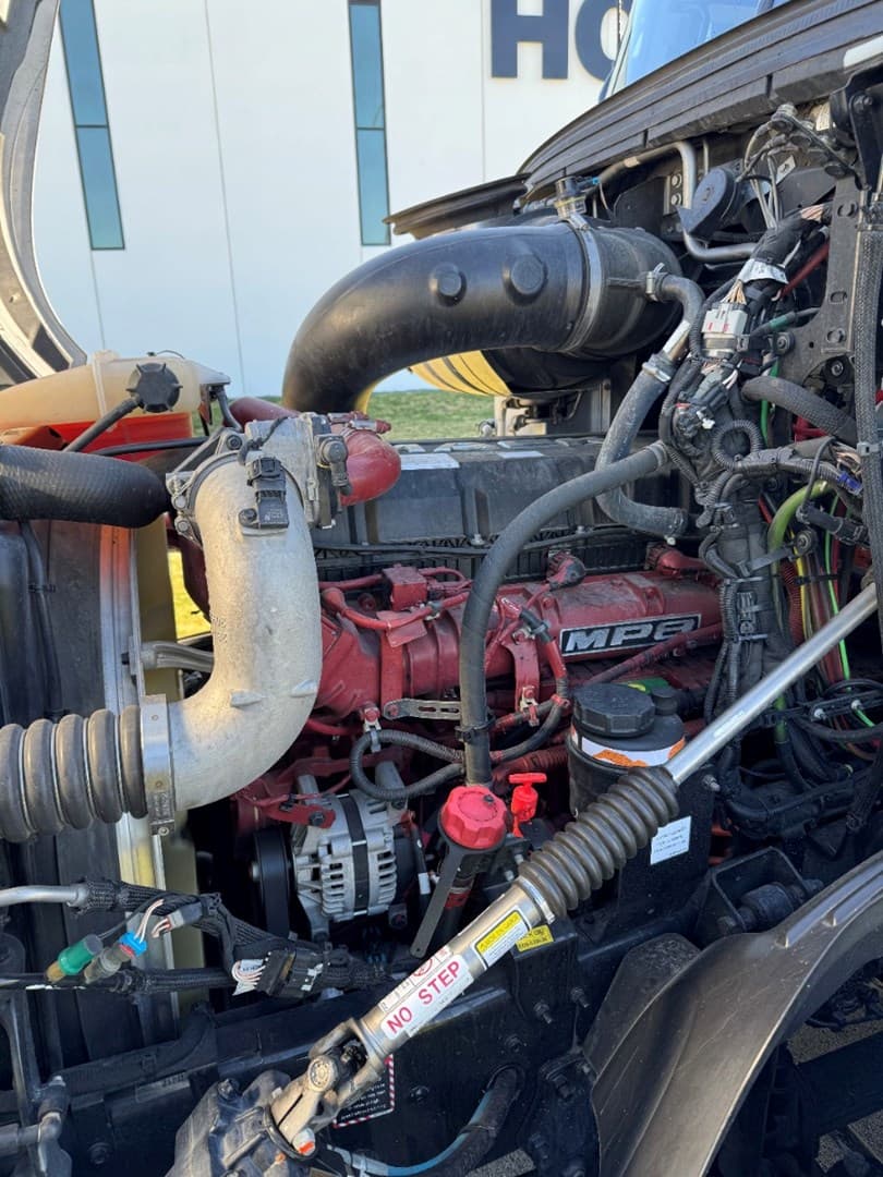 2022 Mack Anthem 64T Sleeper — photo 9