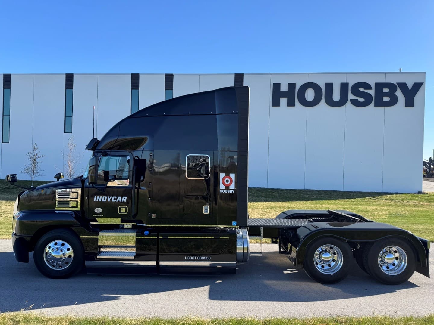 2022 Mack Anthem 64T Sleeper — photo 3