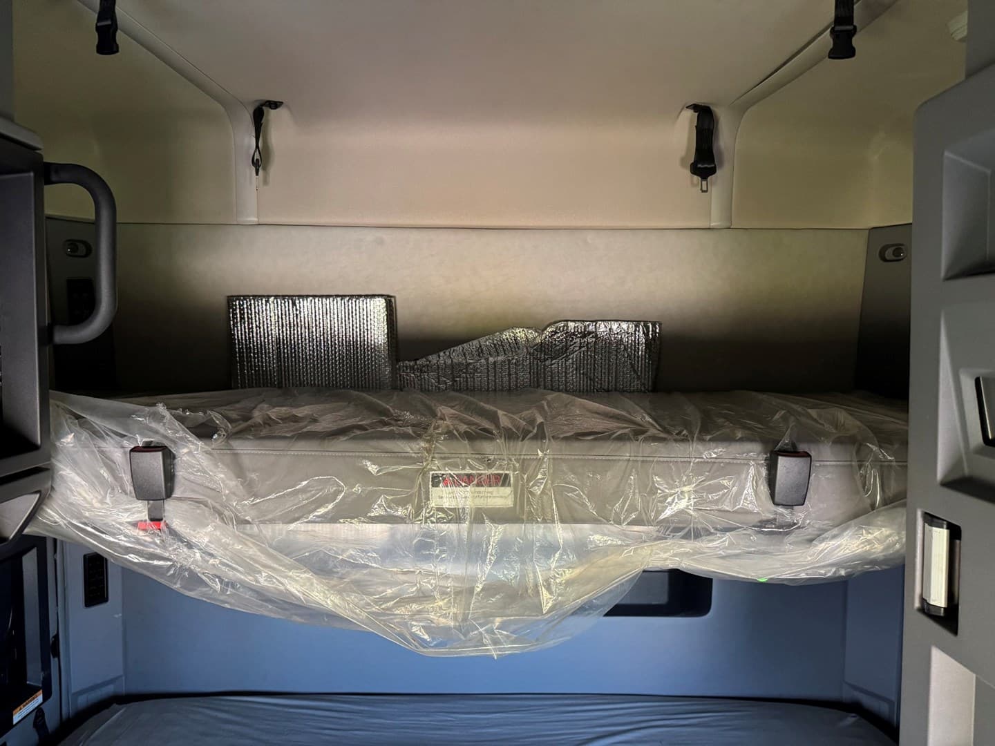 2022 Mack Anthem 64T Sleeper — photo 19