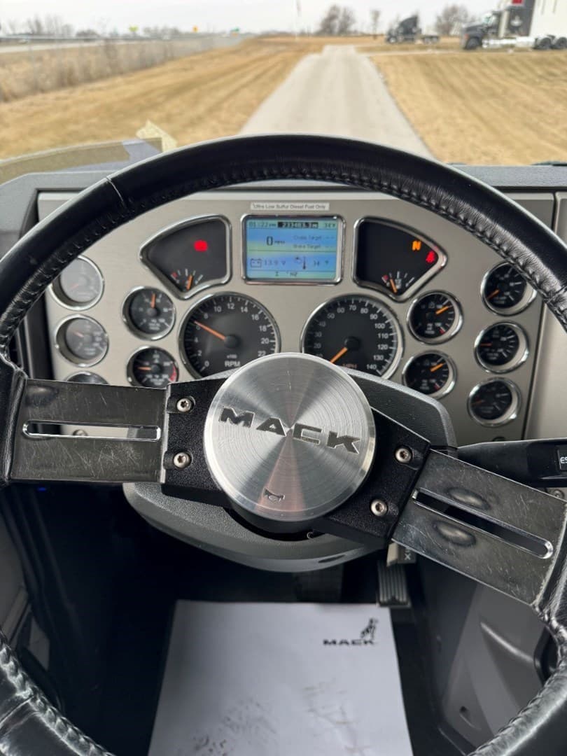 2017 MACK CXU613 - USED TRUCKS SLEEPER — photo 14