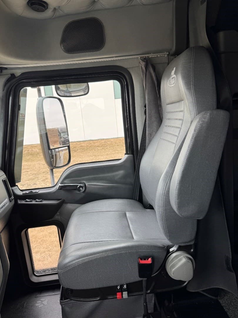 2017 MACK CXU613 - USED TRUCKS SLEEPER — photo 17