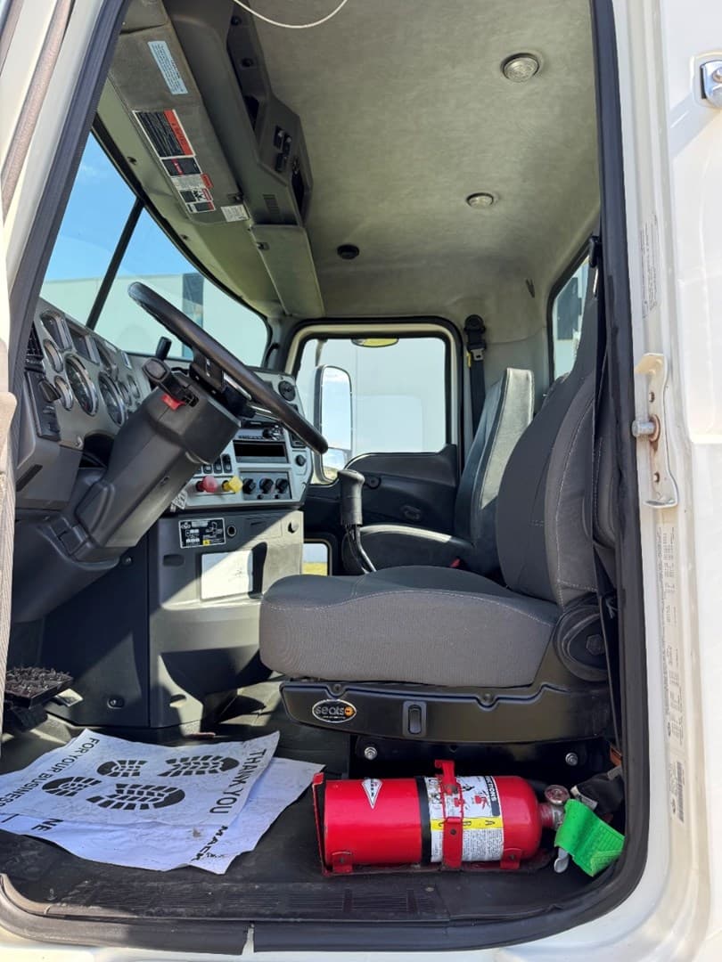 2016 MACK CXU613 - USED TRUCKS DAY CAB — photo 12