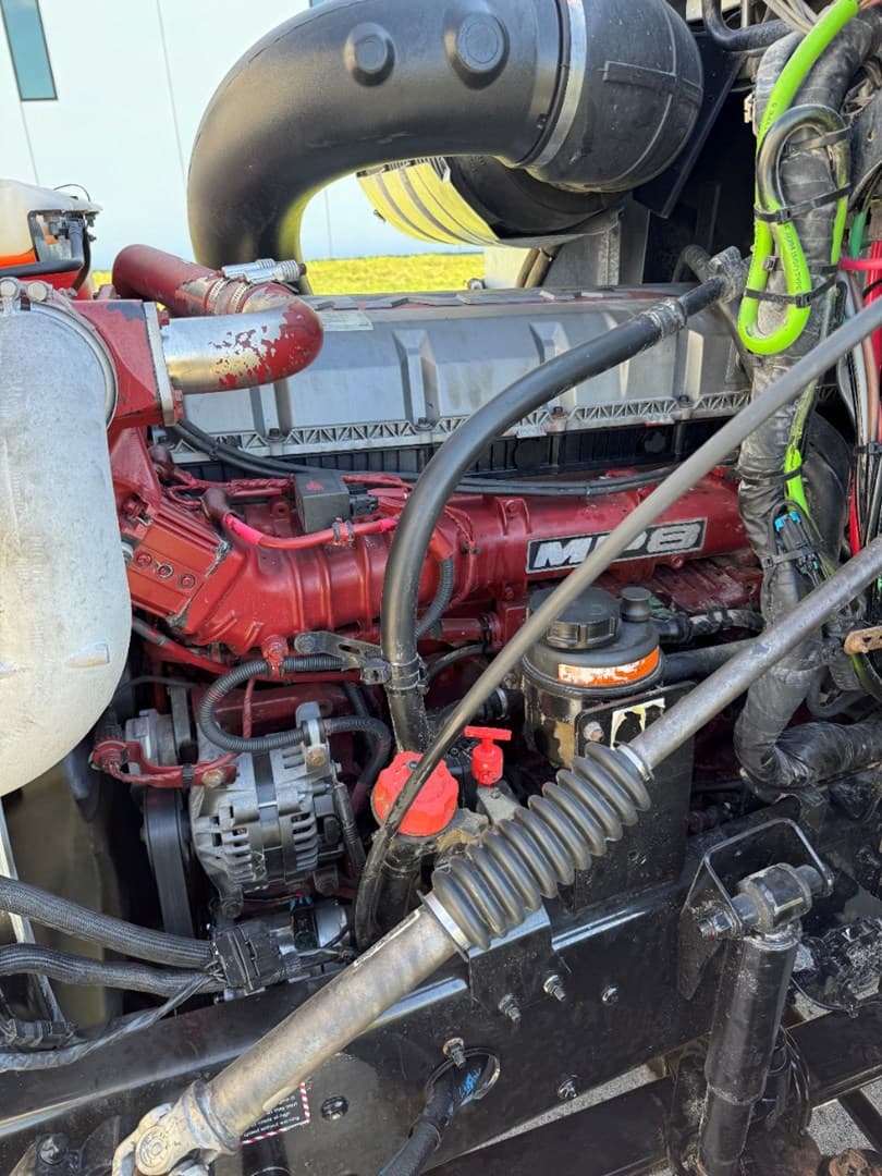 2016 MACK CXU613 - USED TRUCKS DAY CAB — photo 9