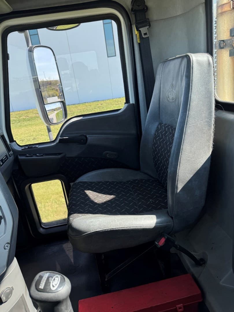 2016 MACK CXU613 - USED TRUCKS DAY CAB — photo 17