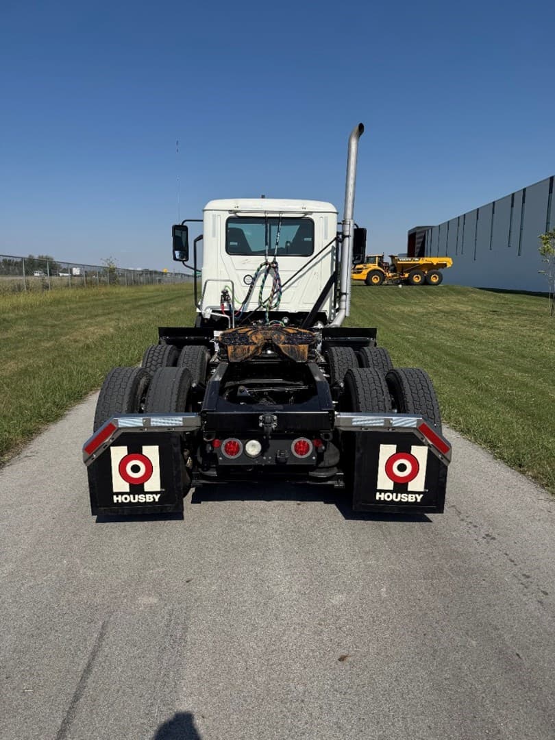 2022 MACK AN64T - USED TRUCKS DAY CAB — photo 5
