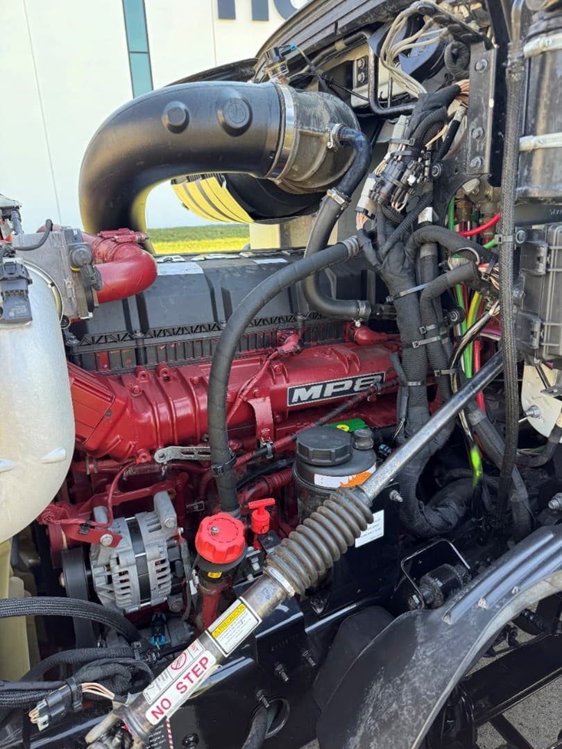 2022 MACK AN64T - USED TRUCKS DAY CAB — photo 9