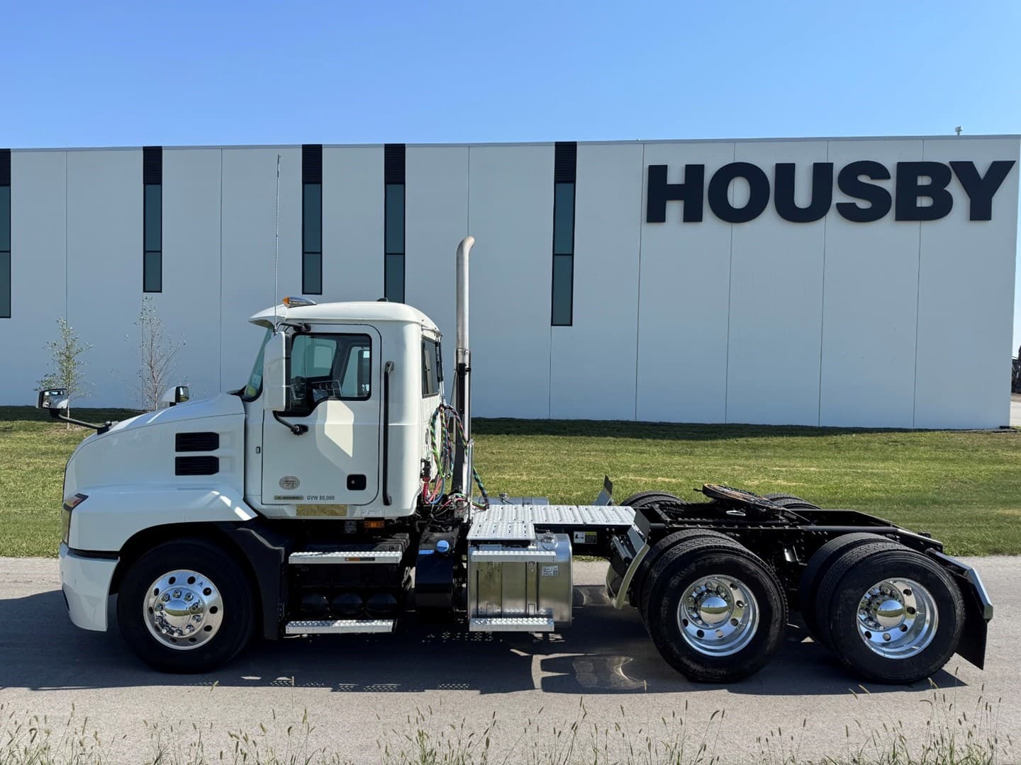 2022 MACK AN64T - USED TRUCKS DAY CAB — photo 3