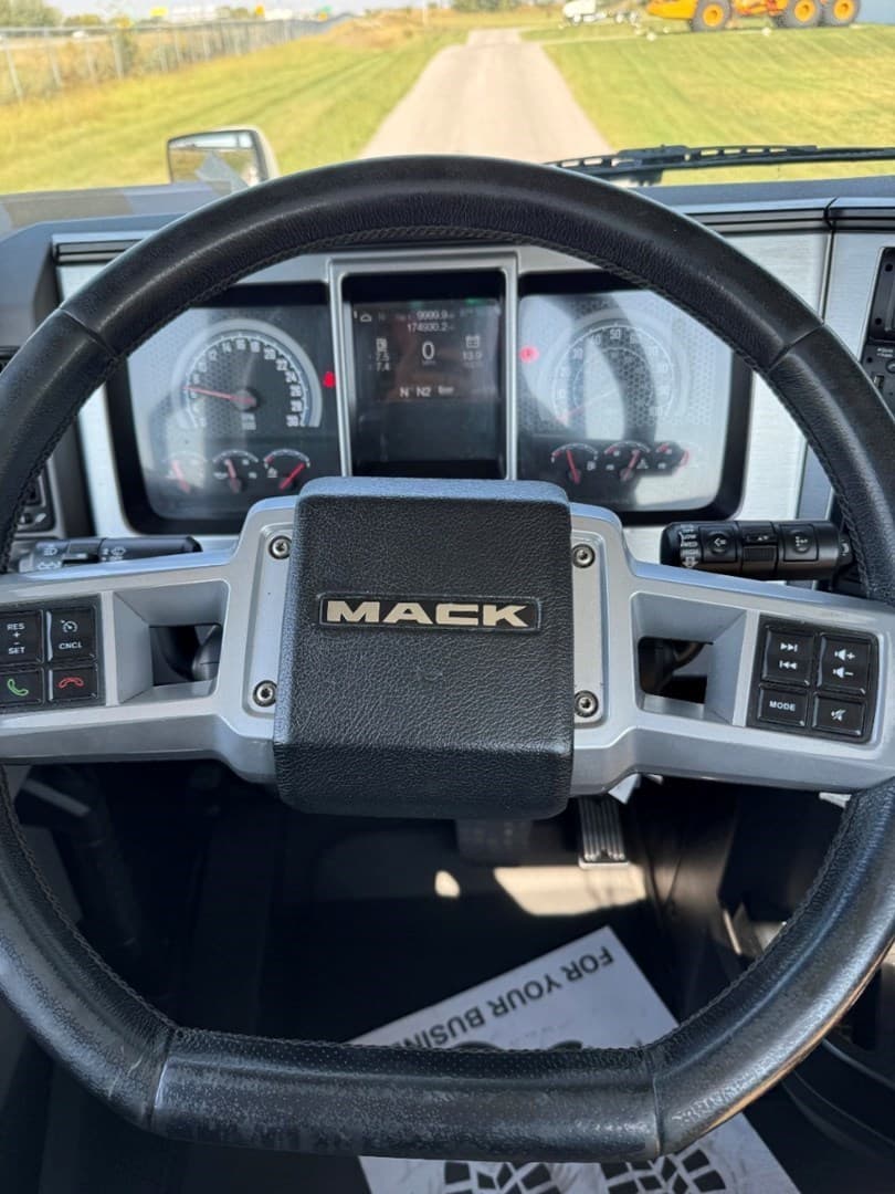 2022 MACK AN64T - USED TRUCKS DAY CAB — photo 14