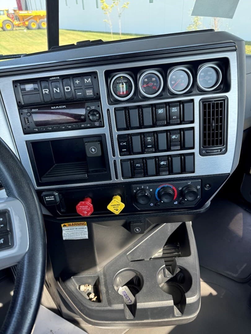 2022 MACK AN64T - USED TRUCKS DAY CAB — photo 16
