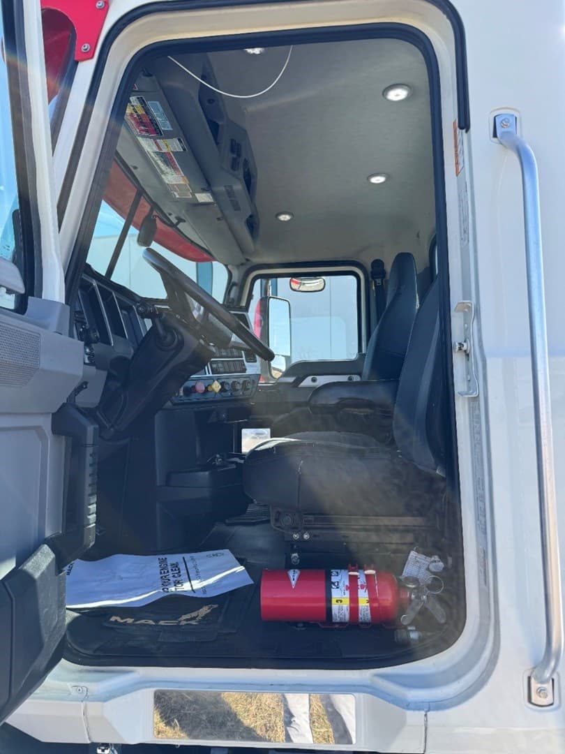 2021 Mack Anthem Daycab — photo 12