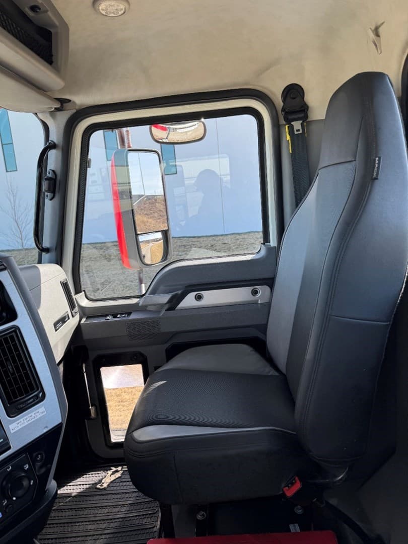 2021 Mack Anthem Daycab — photo 17