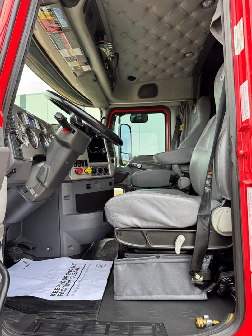 2018 MACK CXU613 - USED TRUCKS SLEEPER — photo 12