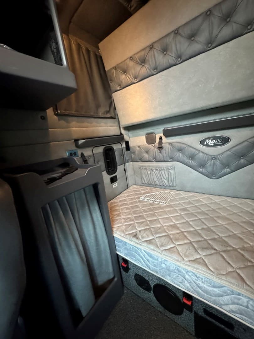 2018 MACK CXU613 - USED TRUCKS SLEEPER — photo 19