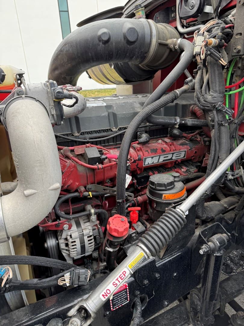 2018 MACK CXU613 - USED TRUCKS SLEEPER — photo 9