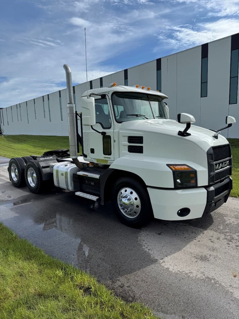 2022 MACK AN64T - USED TRUCKS DAY CAB — photo 8