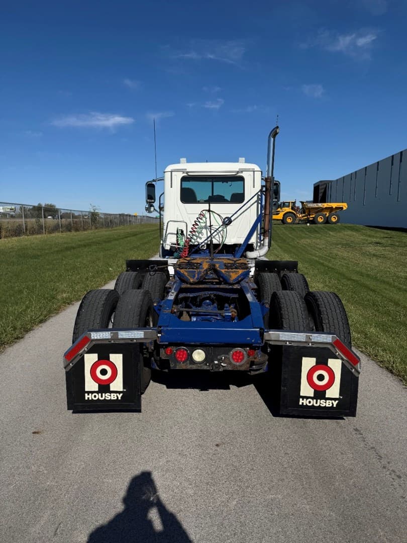 2017 MACK CXU613 - USED TRUCKS DAY CAB — photo 5