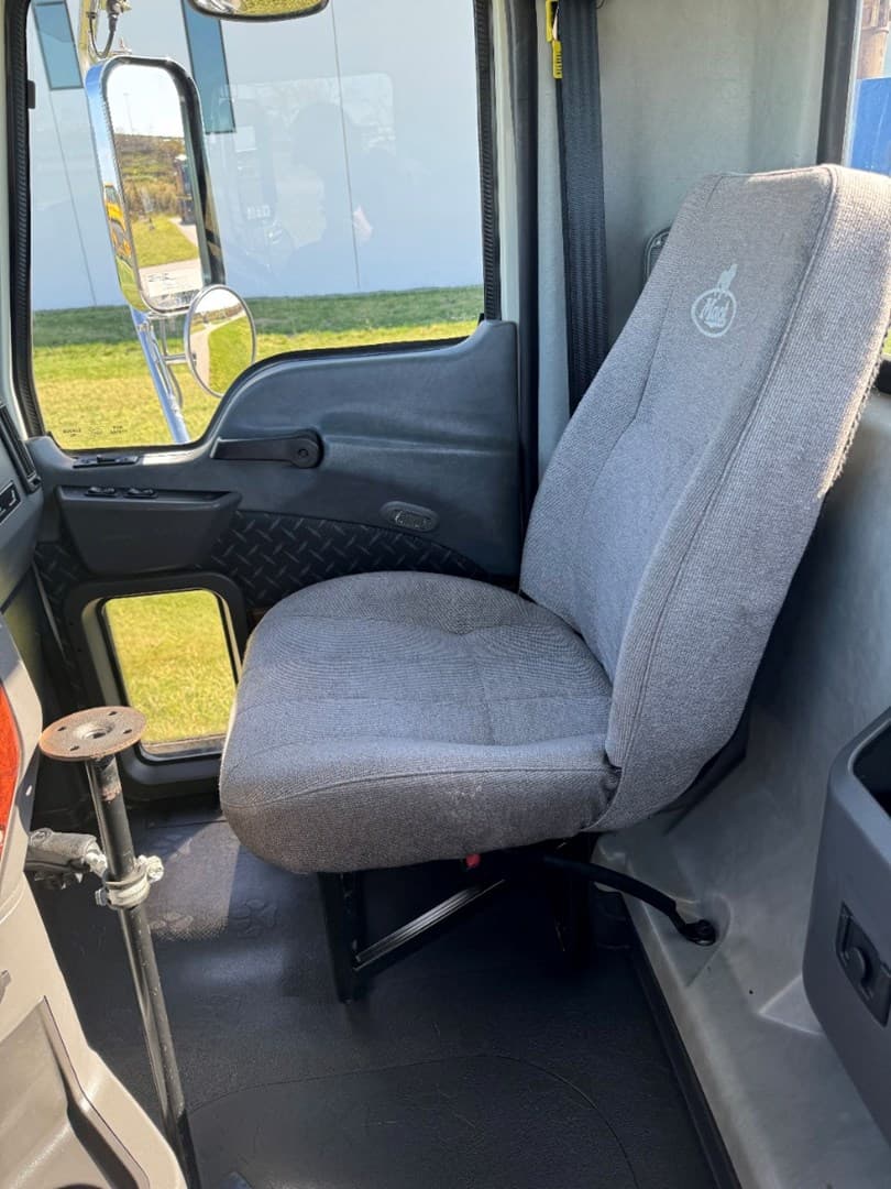 2017 MACK CXU613 - USED TRUCKS DAY CAB — photo 17