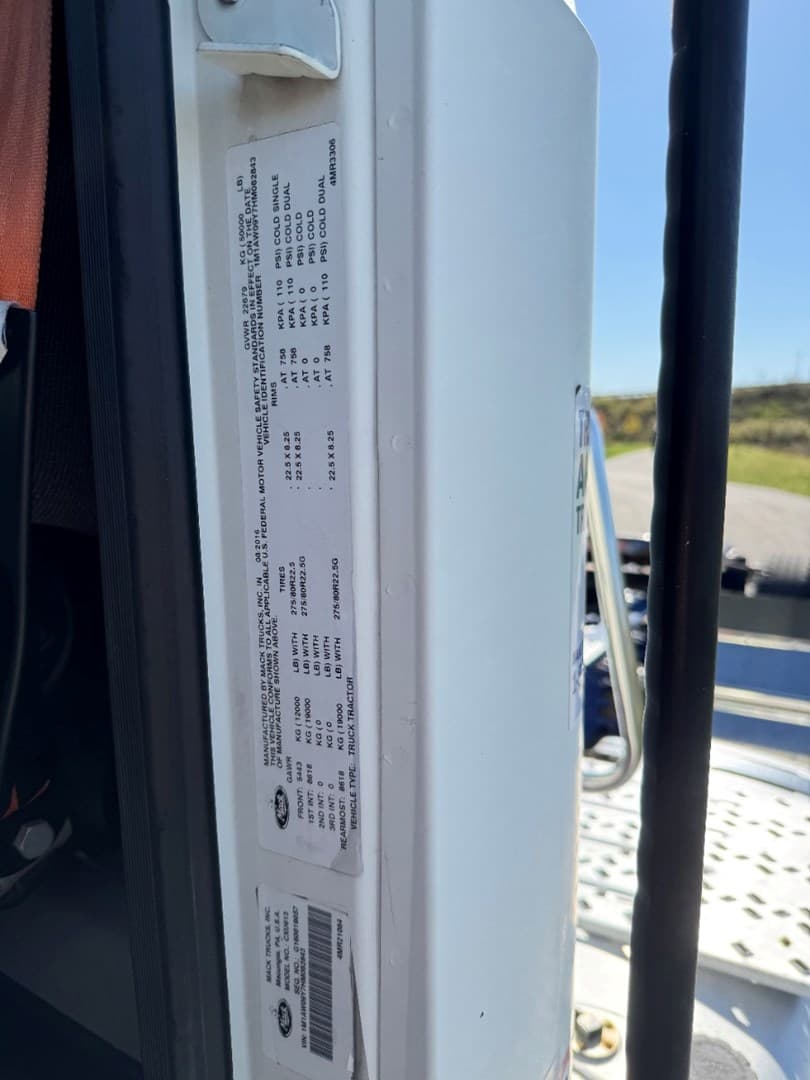 2017 MACK CXU613 - USED TRUCKS DAY CAB — photo 19