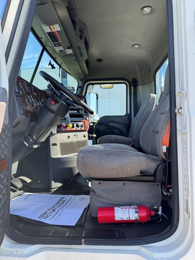 2017 MACK CXU613 - USED TRUCKS DAY CAB — photo 12