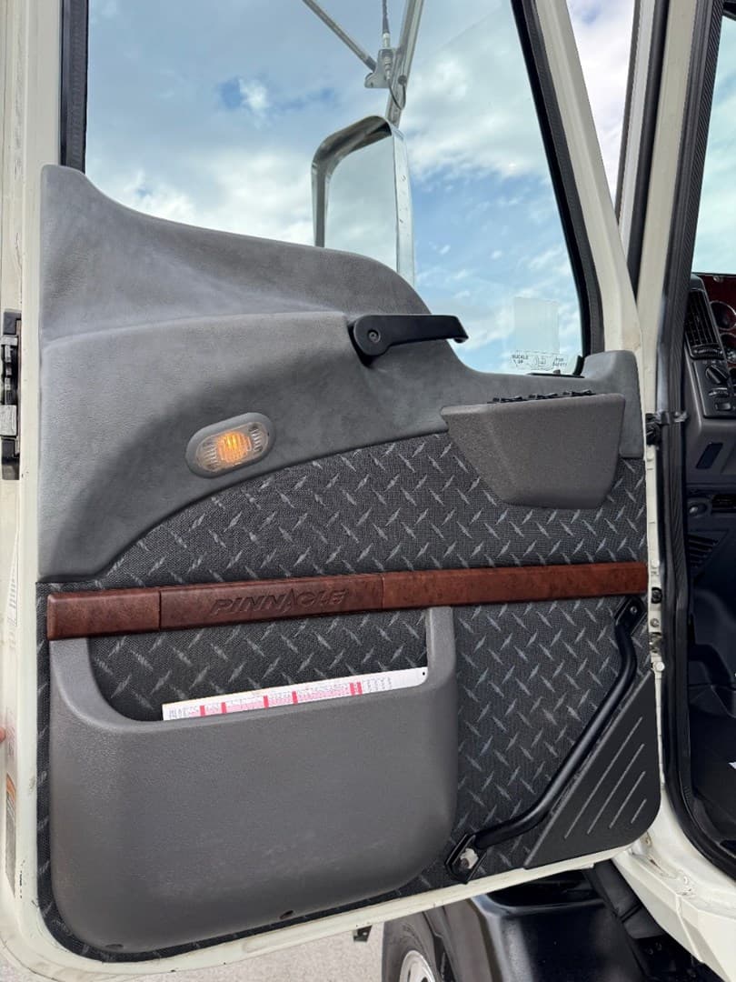2018 Mack CXU613 — photo 11