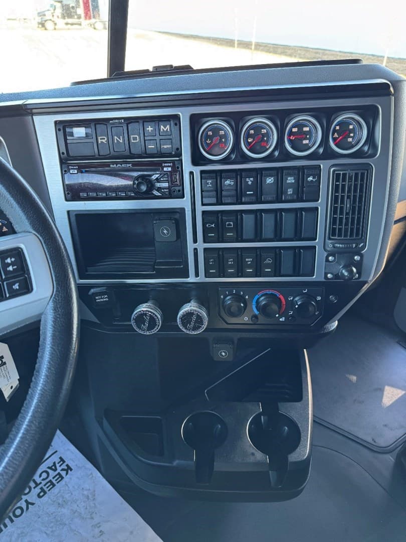 2020 MACK AN64T - USED TRUCKS SLEEPER — photo 16