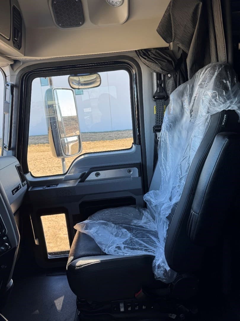 2020 MACK AN64T - USED TRUCKS SLEEPER — photo 17