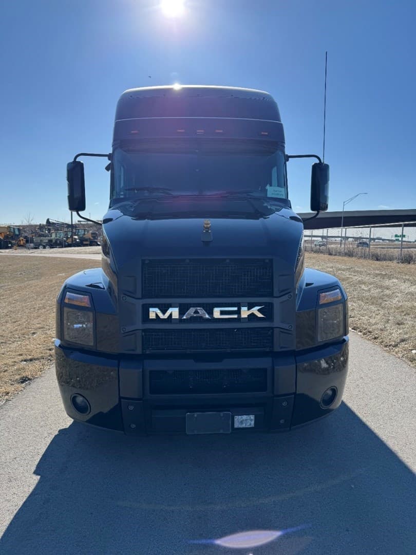 2020 MACK AN64T - USED TRUCKS SLEEPER — photo 2
