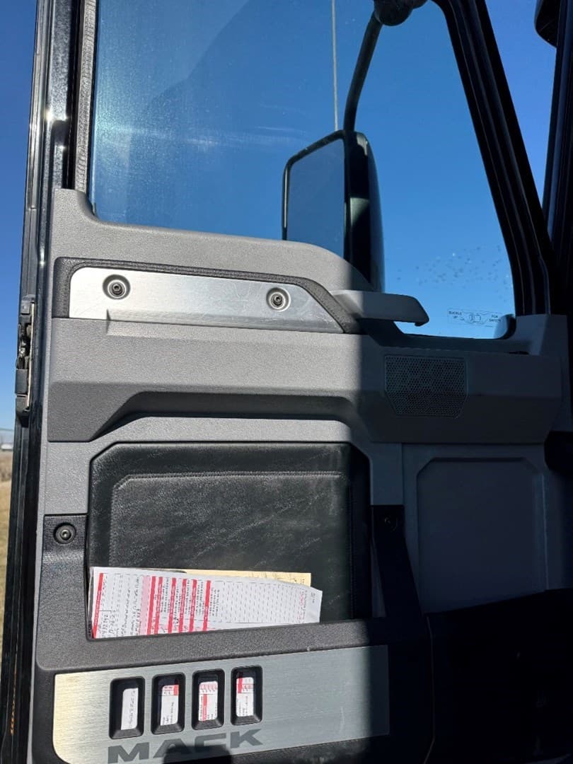 2020 MACK AN64T - USED TRUCKS SLEEPER — photo 11