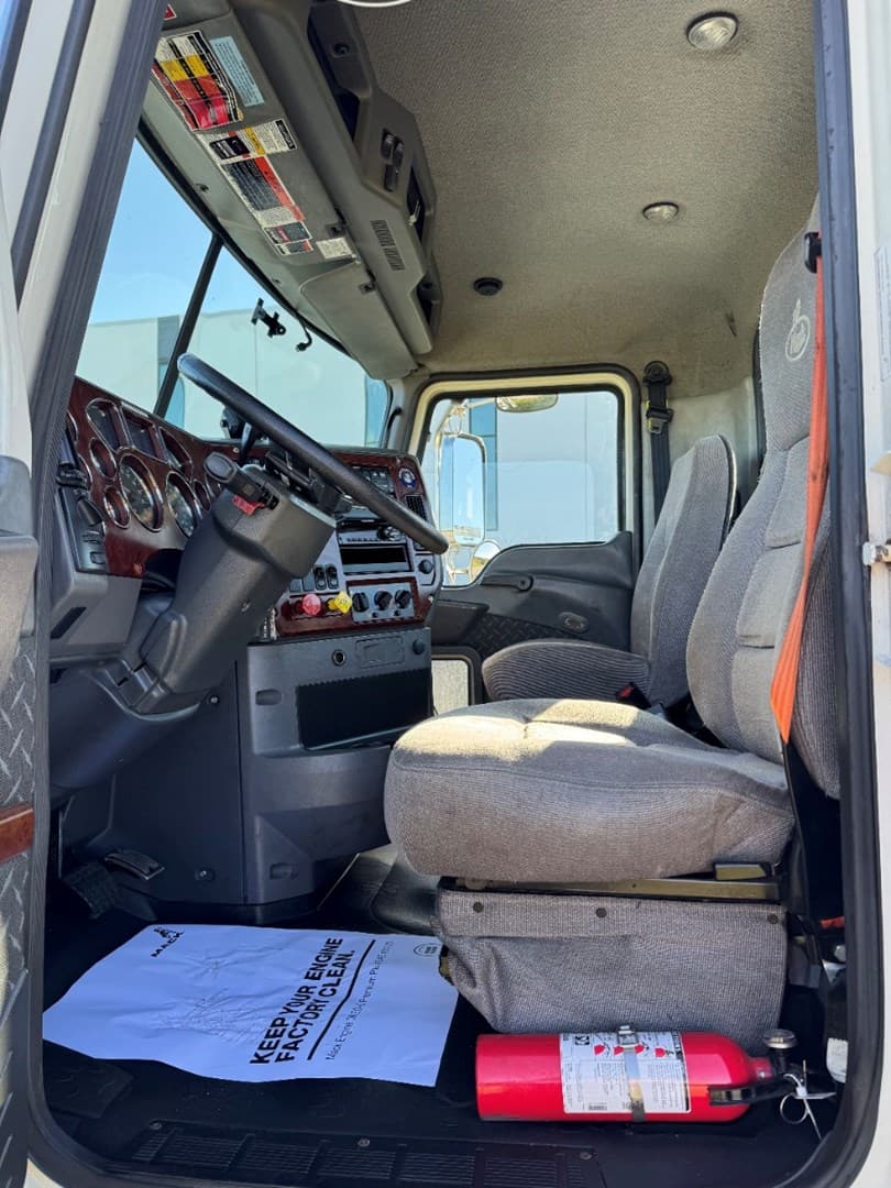 2016 Mack Day Cab — photo 12