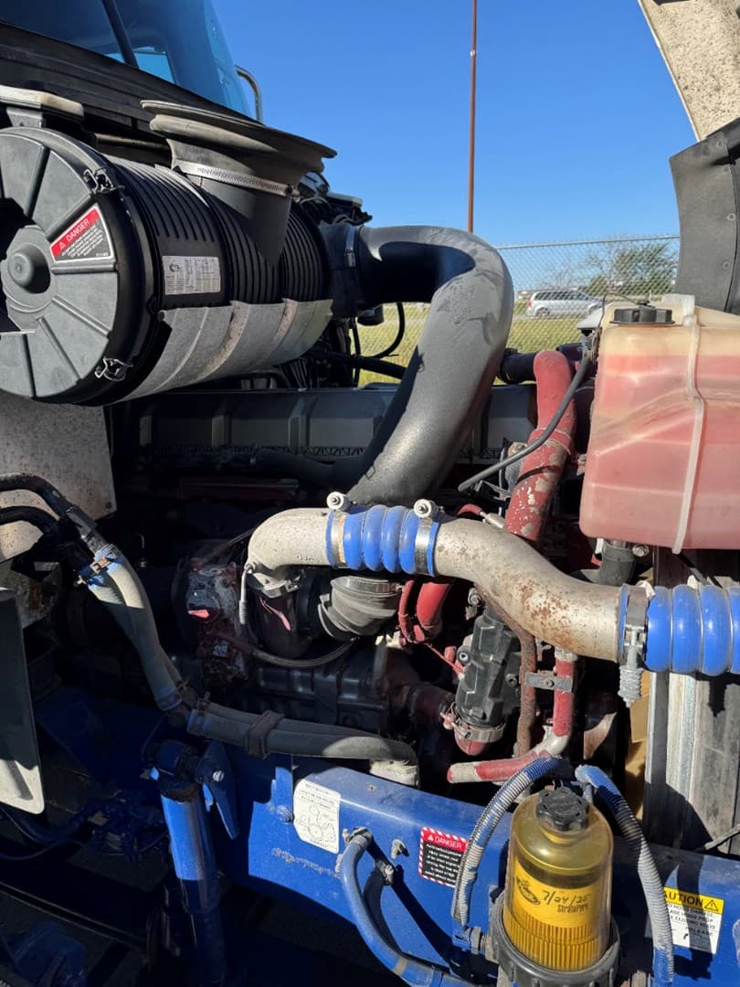 2016 Mack Day Cab — photo 10