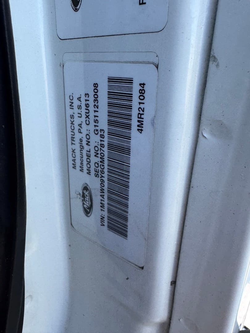 2016 Mack Day Cab — photo 18