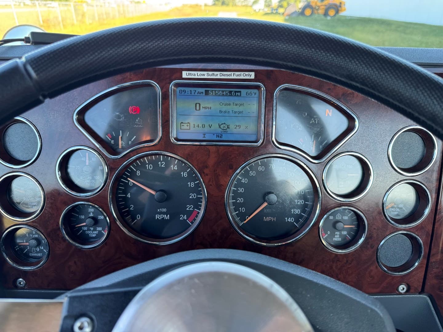 2016 Mack Day Cab — photo 15