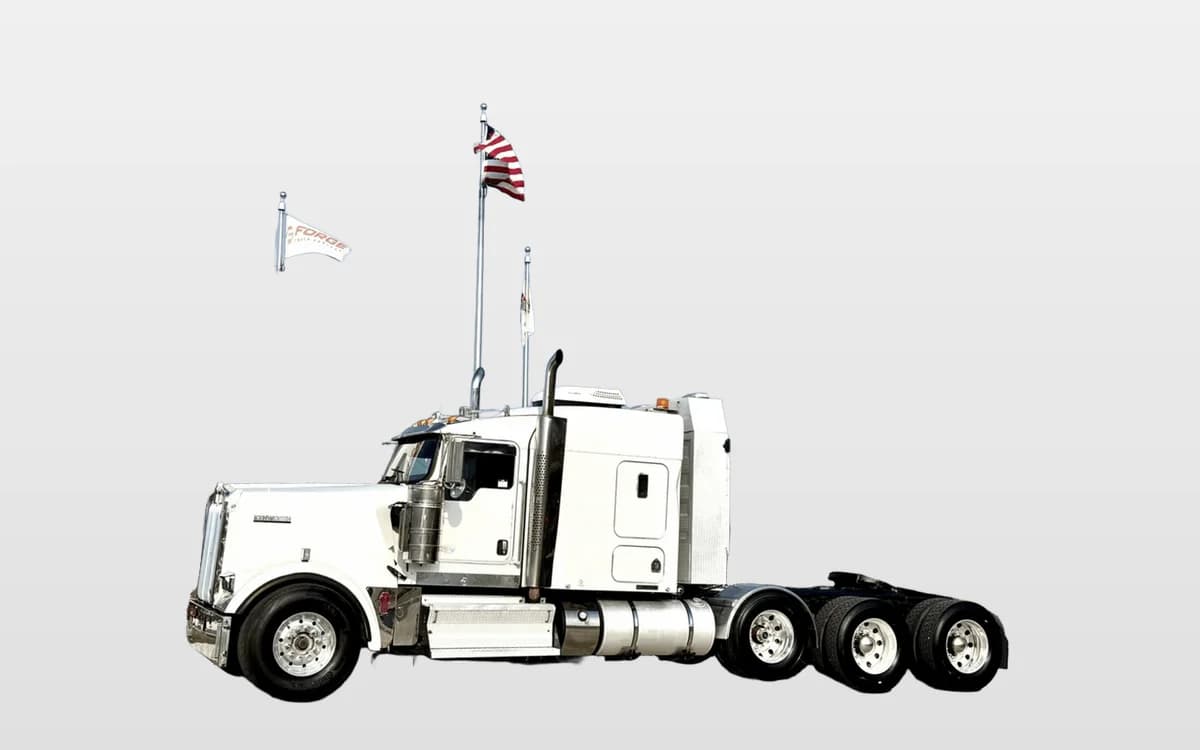 2011 Kenworth W900 — photo 1