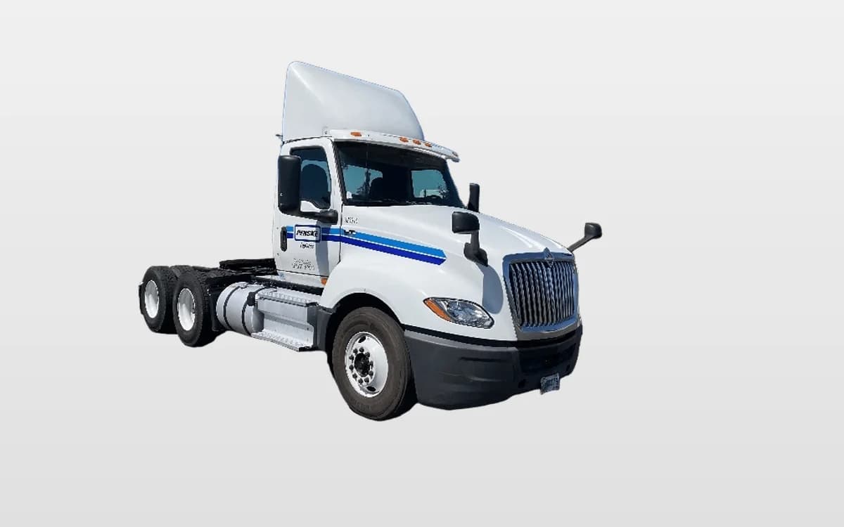 2019 International LT — photo 1