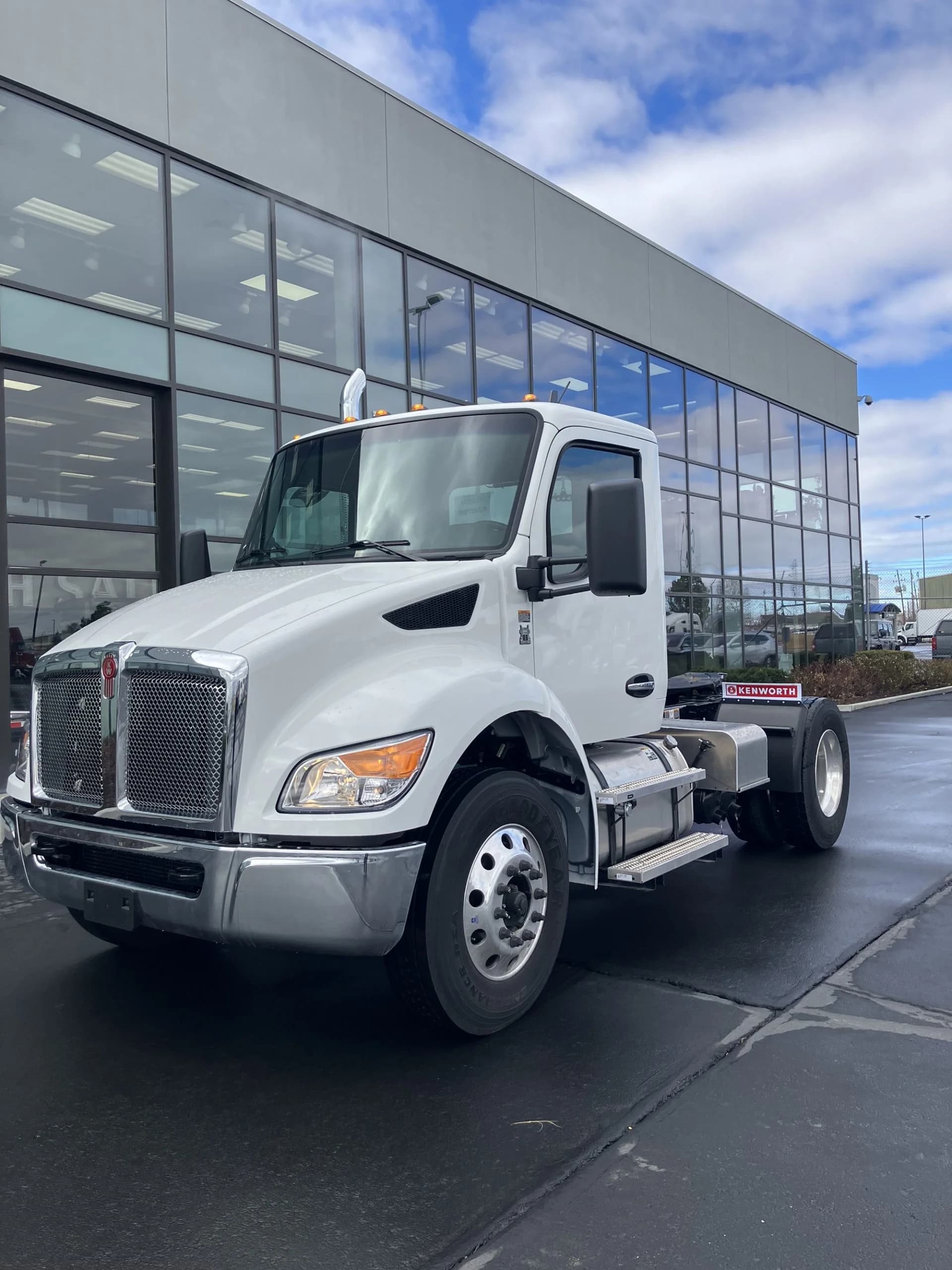 2025 Kenworth T480