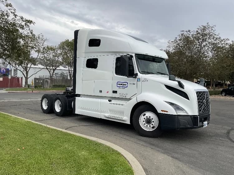 2022 Volvo VNL 760