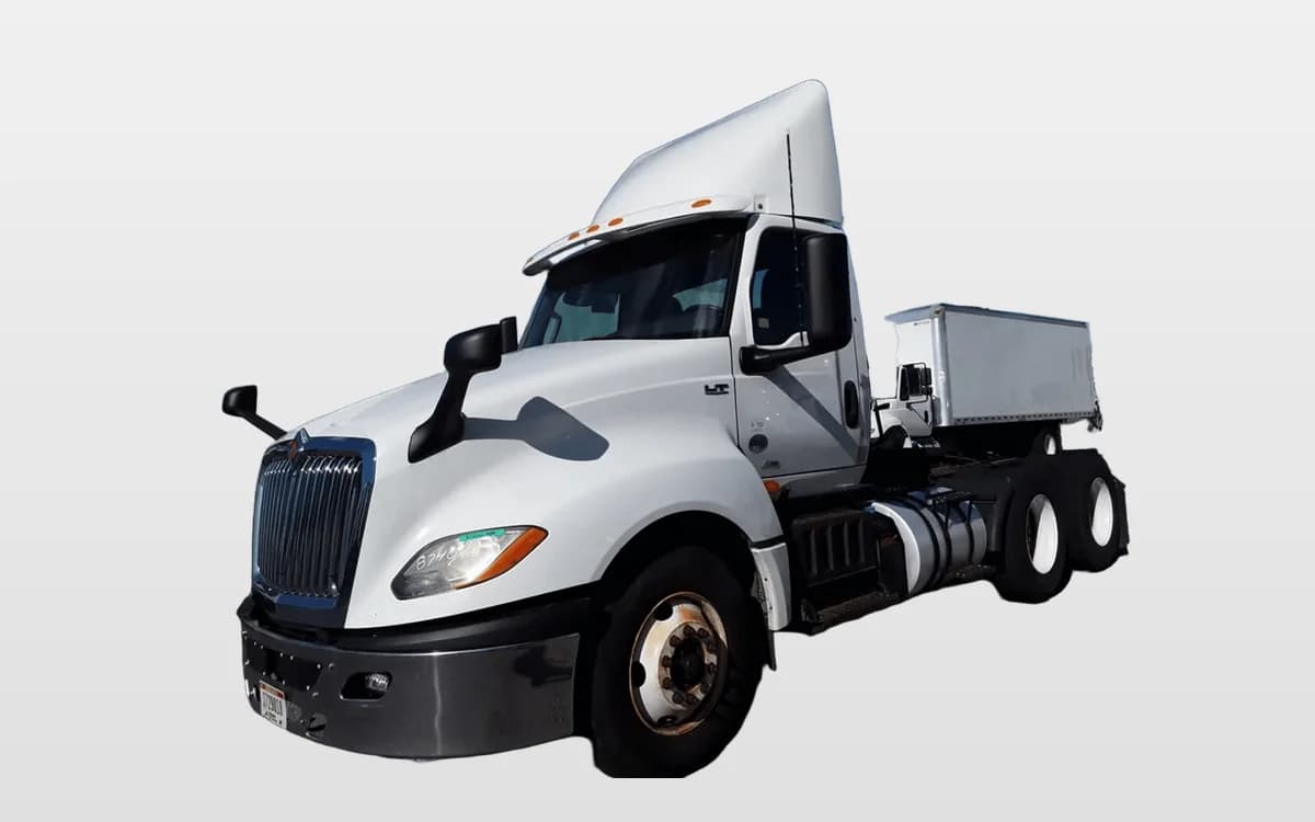 2019 International LT — photo 1