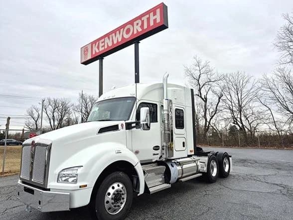 2025 Kenworth T880