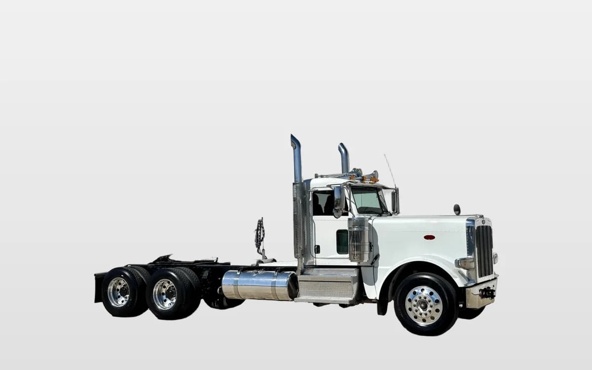 2020 Peterbilt 389 — photo 1