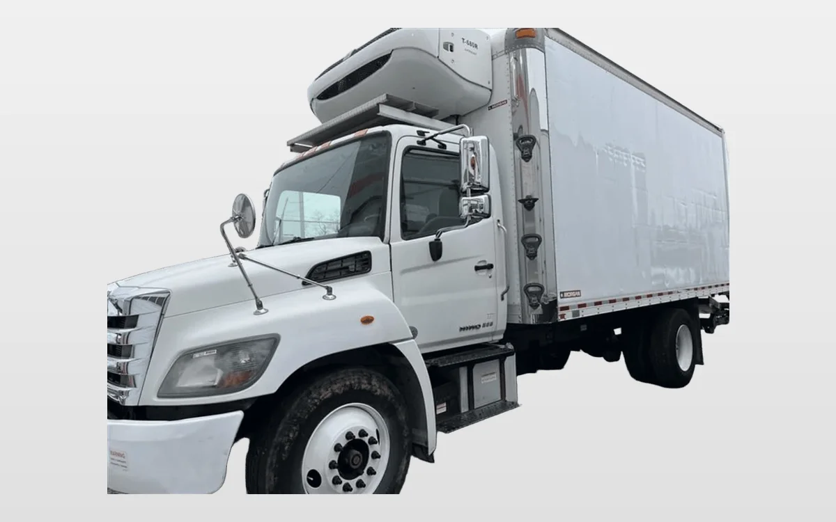 2020 Hino 268 — photo 1