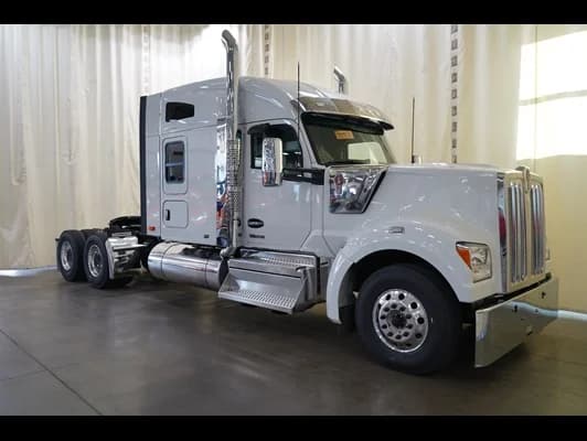 2027 Kenworth W990