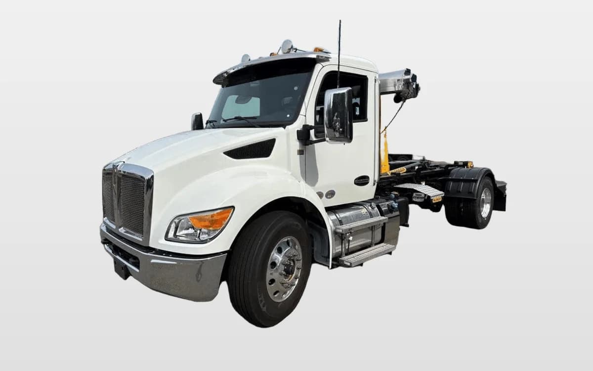 2025 Kenworth T380 — photo 1