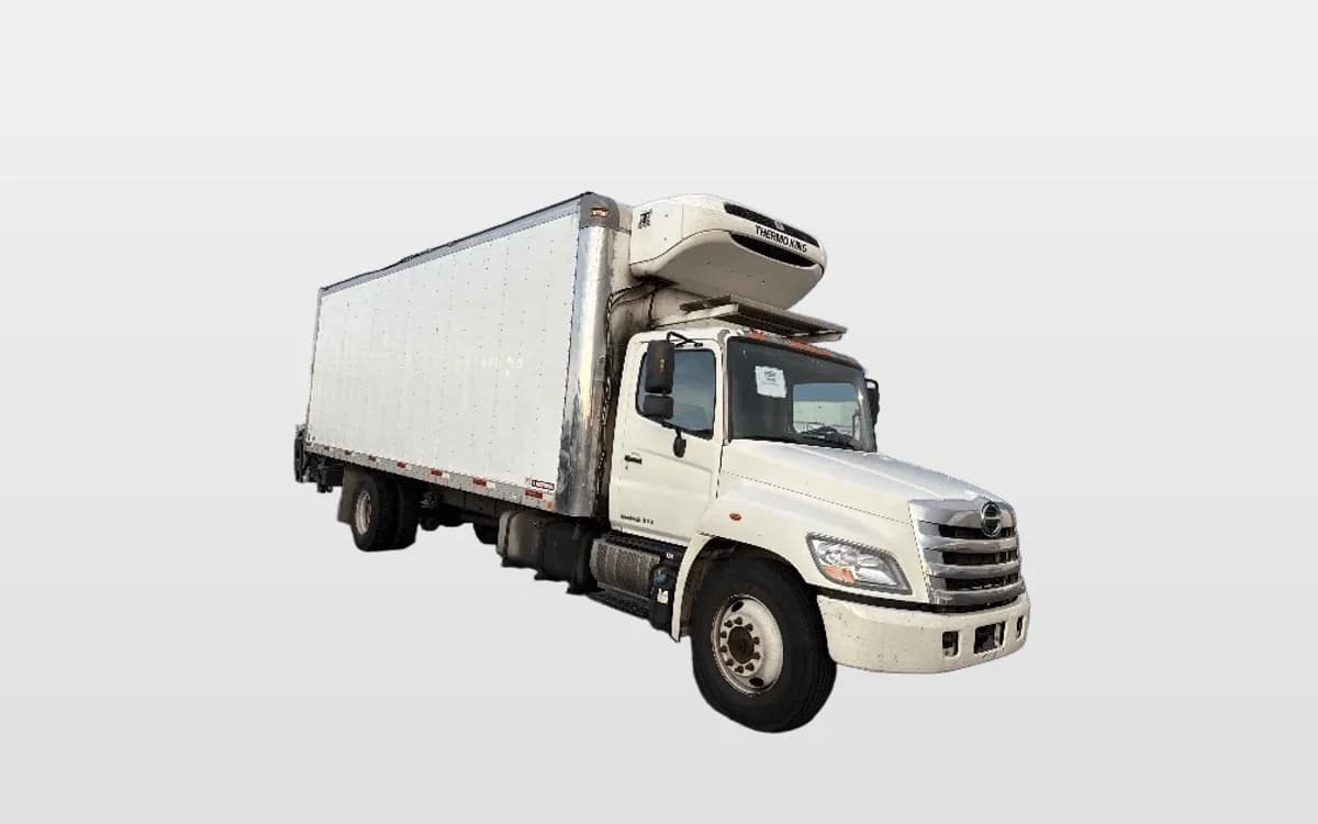 2013 Hino 268 — photo 1