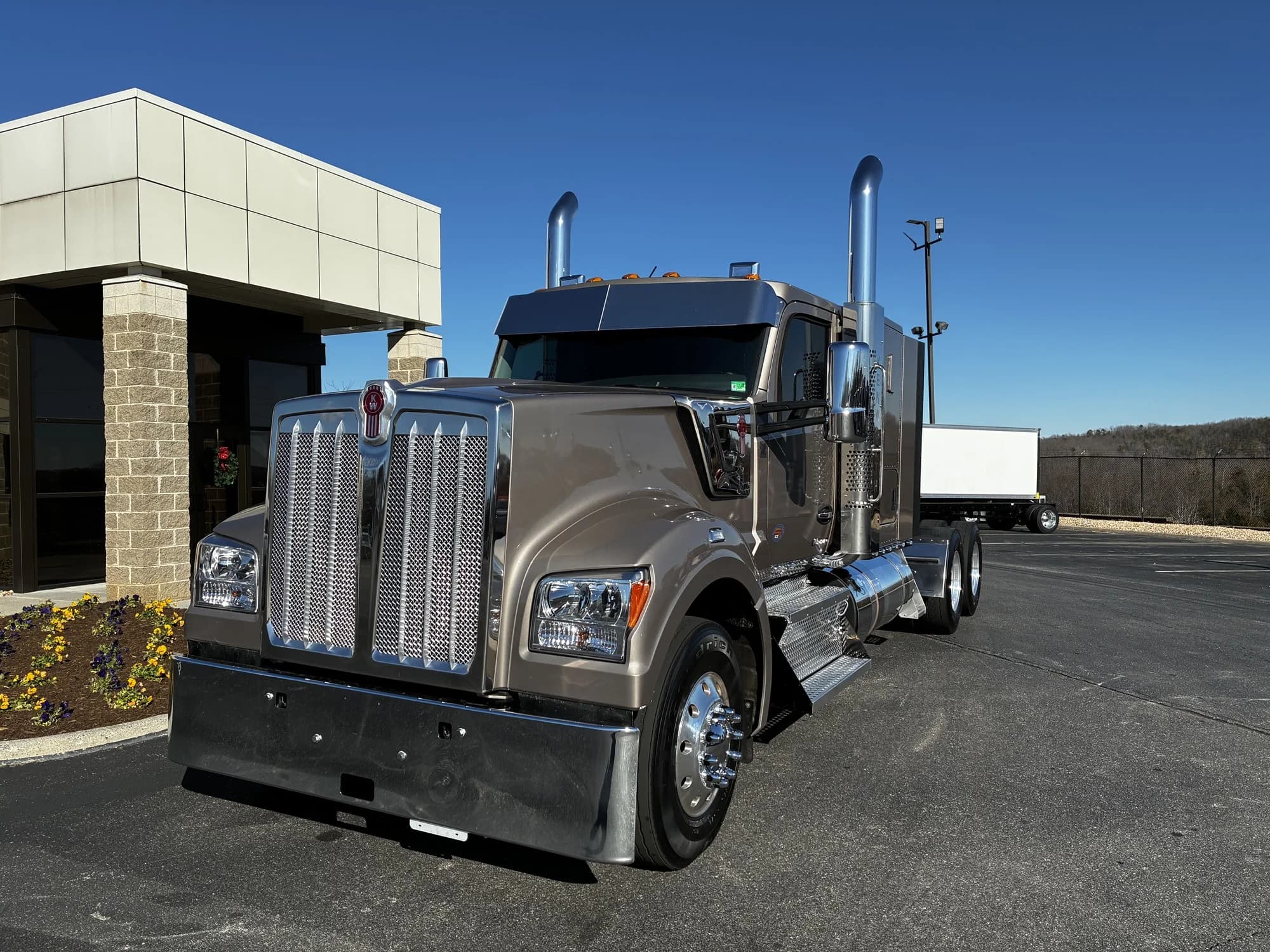 2025 Kenworth W990