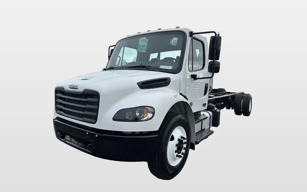 2025 Freightliner M2 106 — photo 1