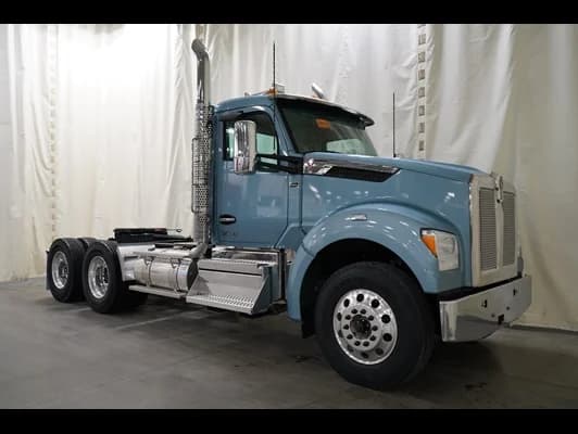 2027 Kenworth T880