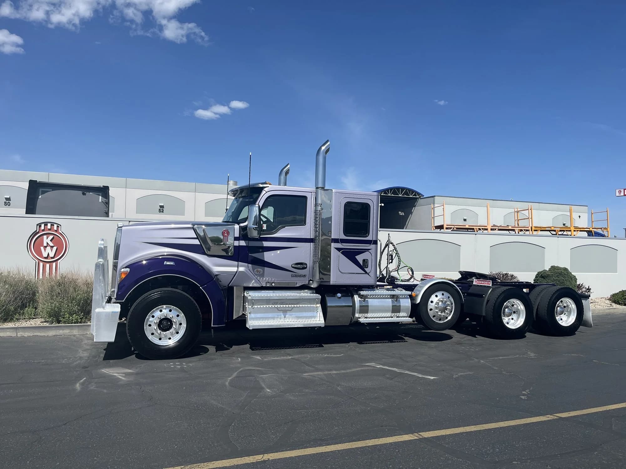 2024 Kenworth W990