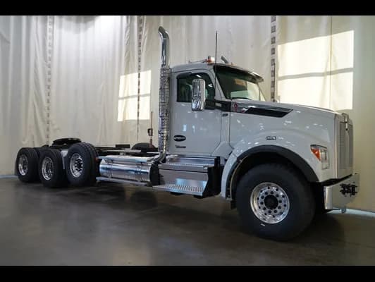 2027 Kenworth T880