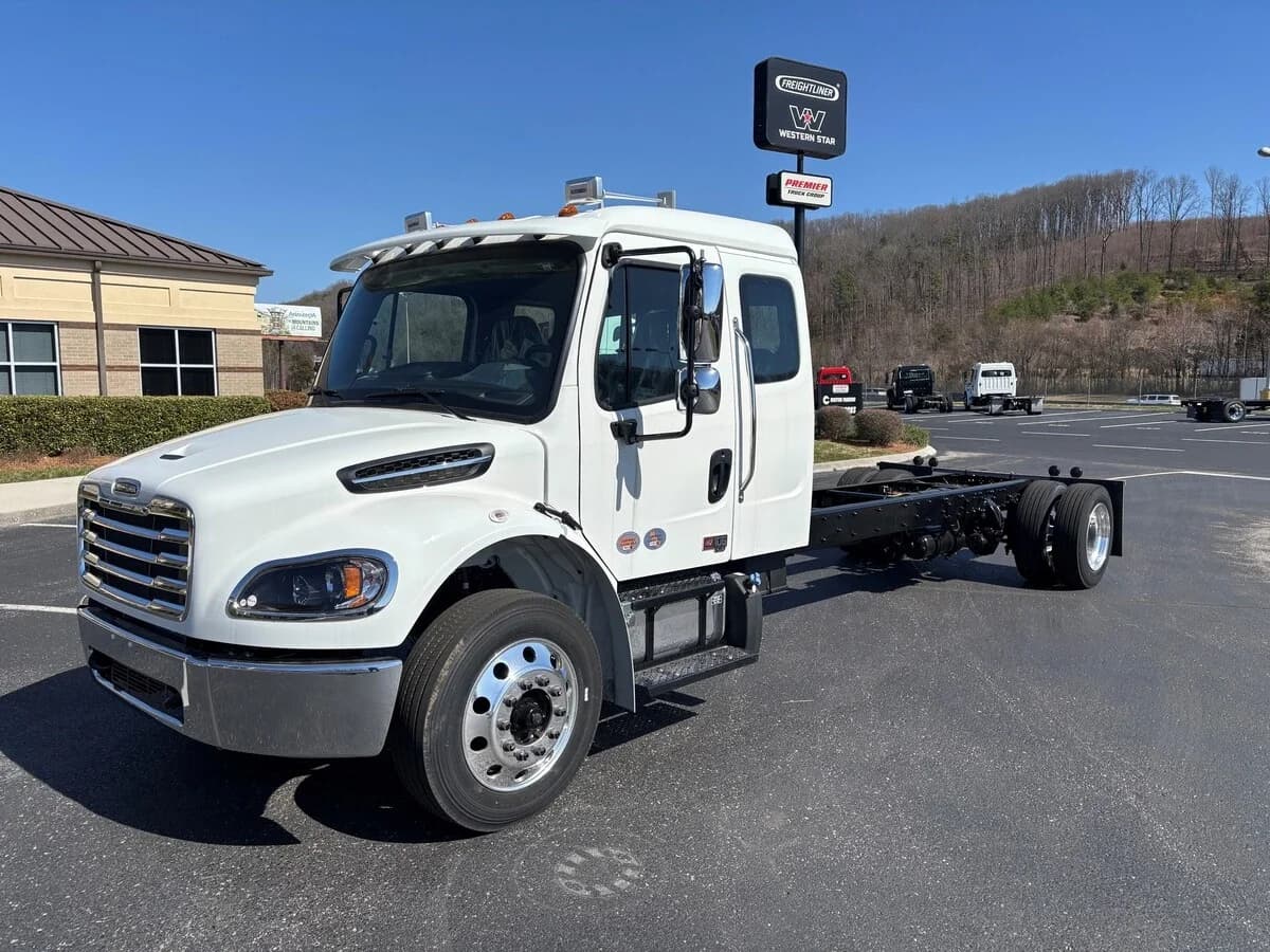2025 Freightliner M2 106