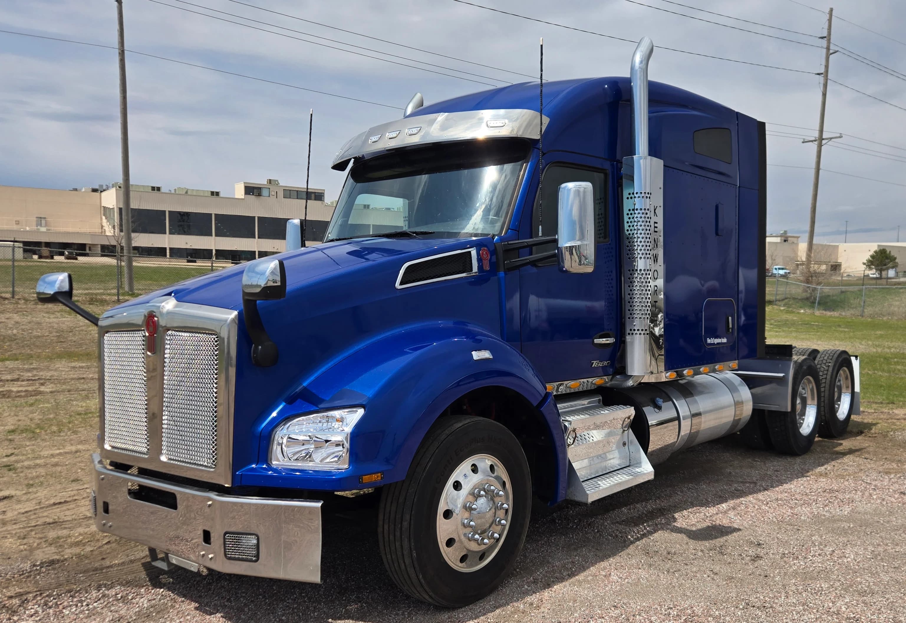 2023 Kenworth T880